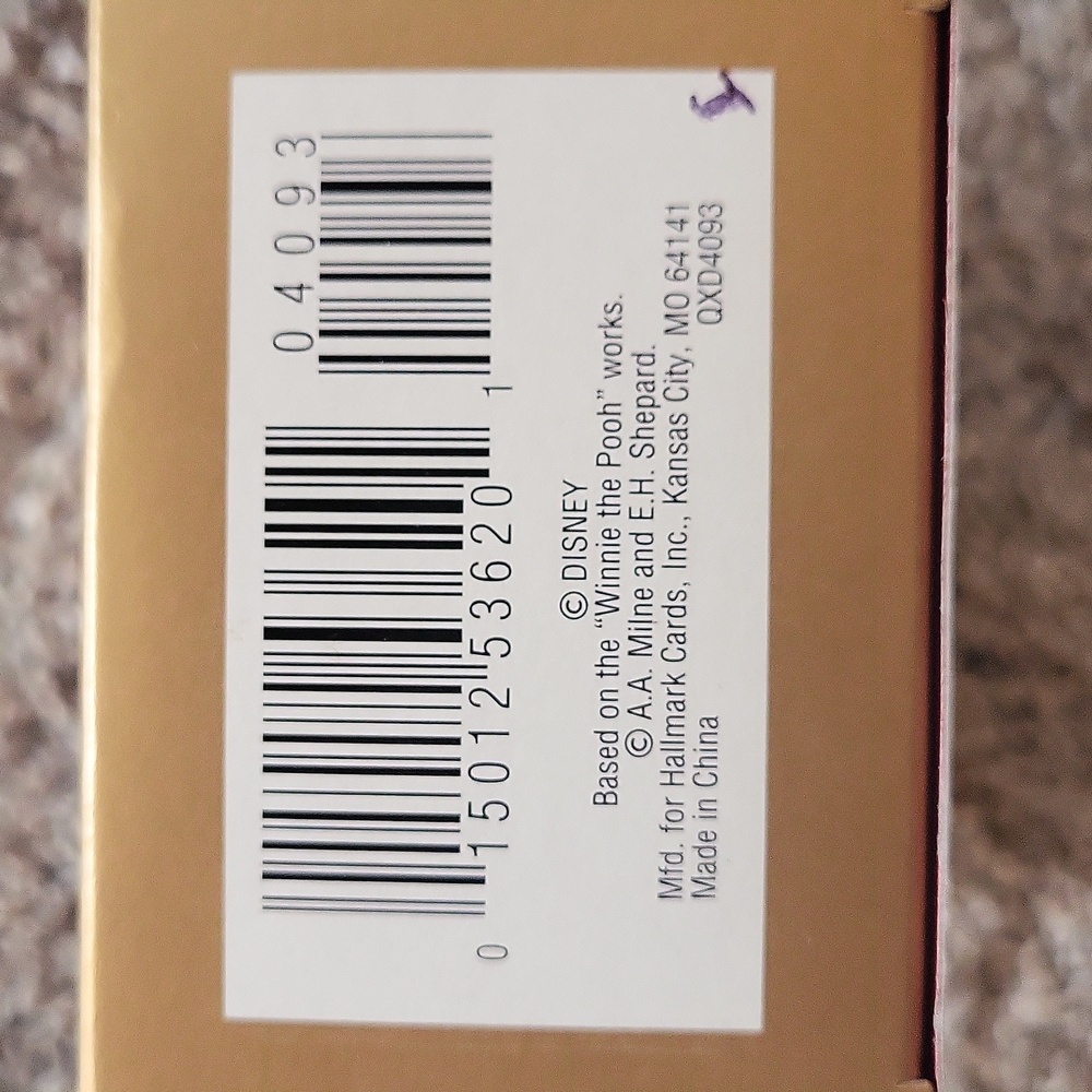 Vintage Hallmark Keepsake Ornament: Presents From Pooh - Picture 4 of 10